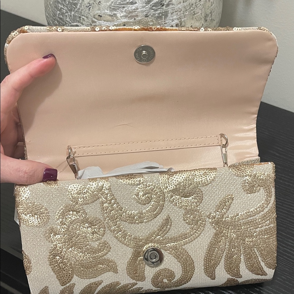 NWT D’Margeaux Floral Embroidered Sequin Clutch - Picture 5 of 6